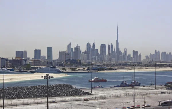 Dubai skyline from the harbor — Stock Photo, Image