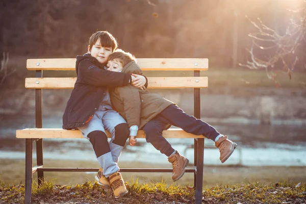 Two Cute Boys Brothers Sitting Bench Being Affectionate Each Other — Stock Photo, Image