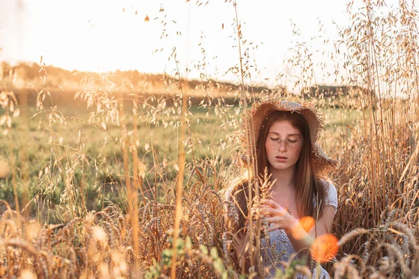 Portrait Young Teen Ginger Girl Freckles Wheat Field Wearing Summer — Stock Photo, Image