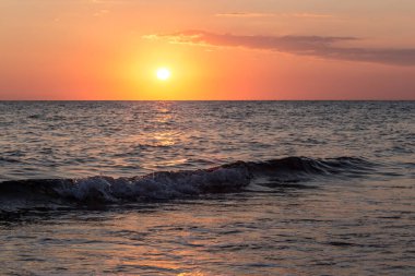 Yunanistan 'da güzel bir gün batımı. Yaz mevsimi manzarası. Boşluğu kopyala