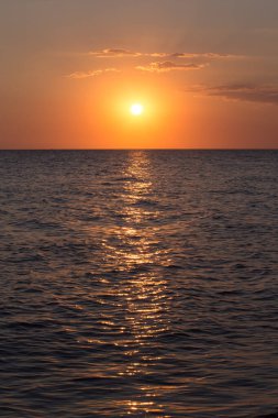 Yunanistan 'da güzel bir gün batımı. Yaz mevsimi manzarası. Boşluğu kopyala