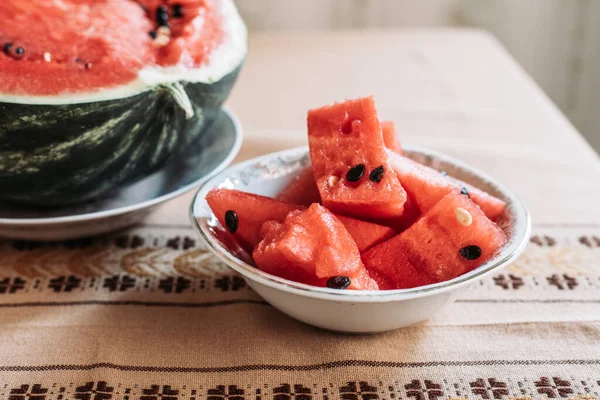 Skål Med Skivor Vattenmelon Hälsosam Sommarkost — Stockfoto