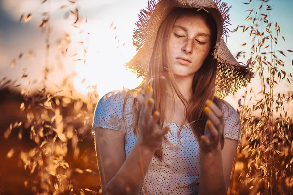 Portrait Jeune Fille Adolescente Rousse Avec Des Taches Rousseur Dans — Photo