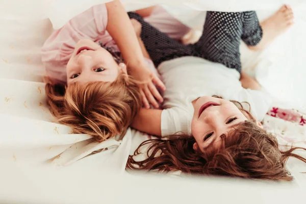 Cute Little Girls Sisters Waking Morning Kids Pajamas Sleeping Girls — Stock Photo, Image