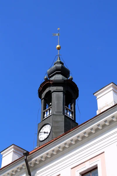 Turm mit Uhren — Stockfoto