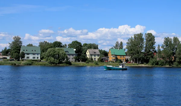 Gród - stary dom nad rzeką — Zdjęcie stockowe