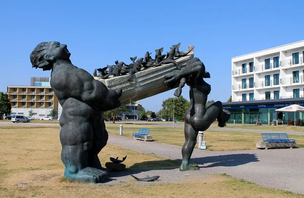 Suur Tyll - Herói da escultura mitológica estoniana — Fotografia de Stock