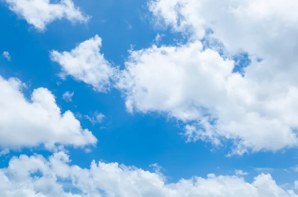 雲と青い空 — ストック写真