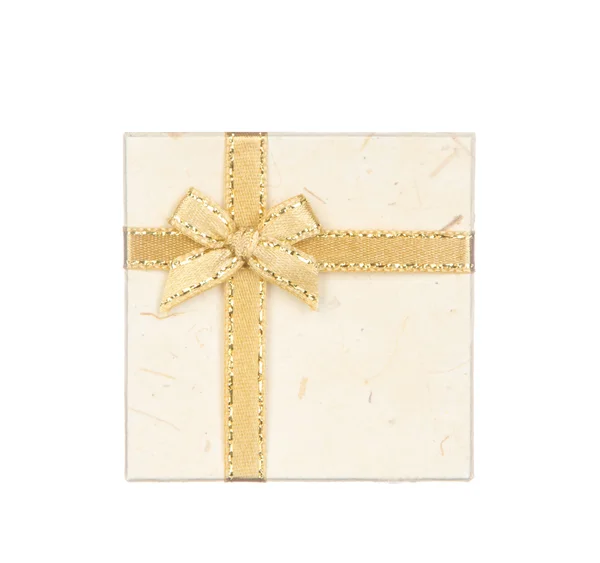 Κουτί δώρου με κορδέλα και φιόγκο που απομονώνεται σε λευκό — Φωτογραφία Αρχείου