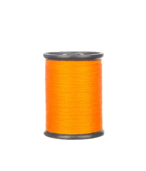 Farbenfroher orangefarbener Faden isoliert auf weiß — Stockfoto