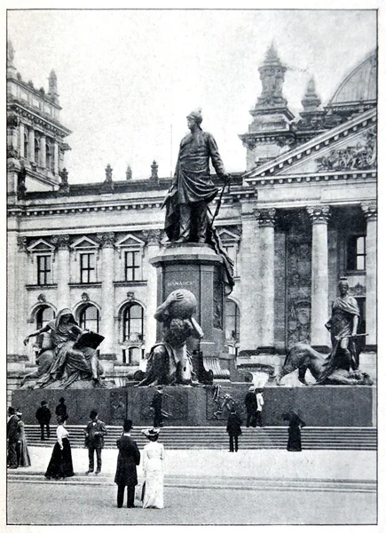 Bismarck heykel geçmişte — Stok fotoğraf