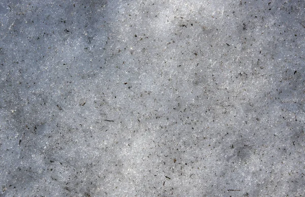 早春の砂地に覆われた雪の跡 — ストック写真