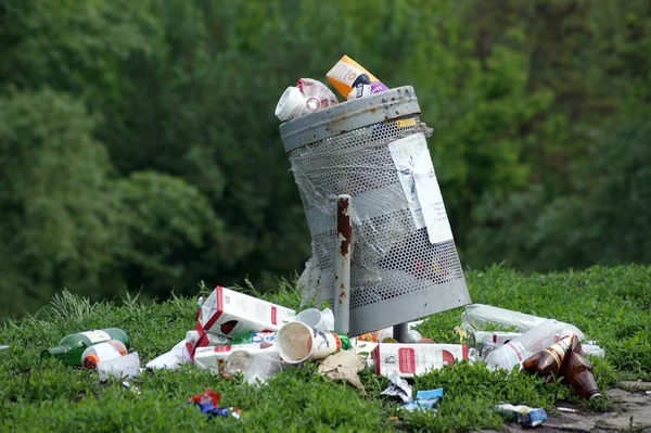 Garbage bin — Stock Photo, Image