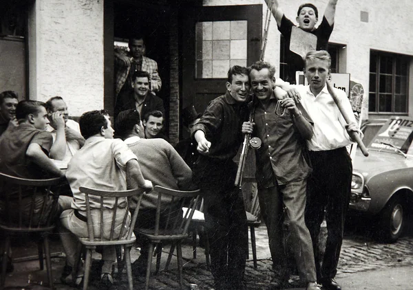 Foto vintage: Pescador y sus amigos —  Fotos de Stock