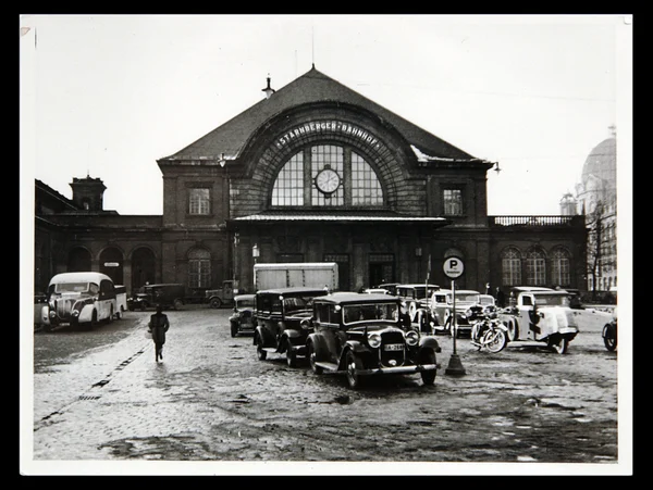 Foto antiga Carros na praça da estação Starnberger — Fotografia de Stock