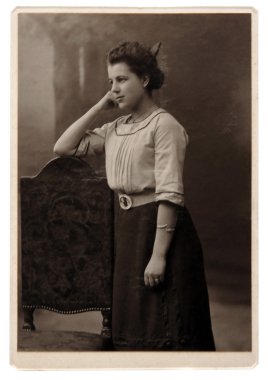 Vintage Fotoğraf: genç kadın stüdyoda poz