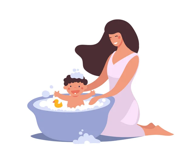Anya a fürdőszobában mossa a babát. A gyerek habokkal, buborékokkal és kacsákkal fürdik és mos. Lapos rajzfilm vektor illusztráció elszigetelt fehér háttér. — Stock Vector