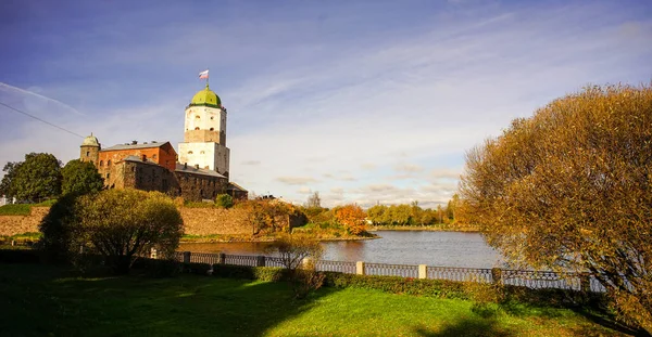 ヴィボルグ ロシアの晴れた日にセントオラフの塔 ヴィボルグ城 — ストック写真