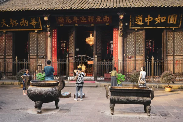 Chengdu Čína Srpna2016 Lidé Modlí Starověké Pagodě Čcheng Číně Současné — Stock fotografie