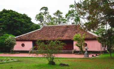 Hue, Vietnam 'daki Antik Thien Mu Pagoda. Hue 'daki en büyüleyici ve en eski tapınaklardan biridir..