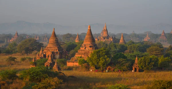 Bagan Güzel Bir Gündoğumu Sahnesi Myanmar Sisle Kaplanmış Antik Tuğla — Stok fotoğraf