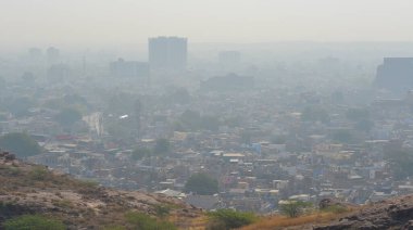 Kirli şehir sahnesi Yeni Delhi, Hindistan 'ın başkenti..
