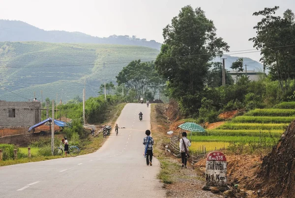 在越南萨帕的山路萨帕是一个风景如画的小镇 座落在黄连山山脉 — 图库照片