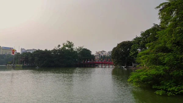 越南河内的Hoan Kiem湖风景 黄基姆是一个淡水湖 面积约12公顷 位于河内历史中心 — 图库照片