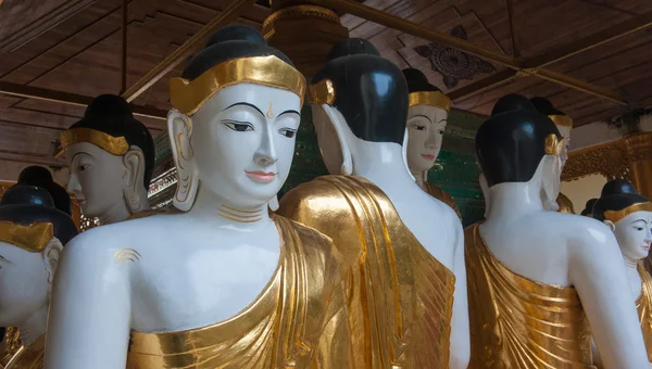 Buddha statues in Shwedagon Pagoda, Yangon — Stock Photo, Image