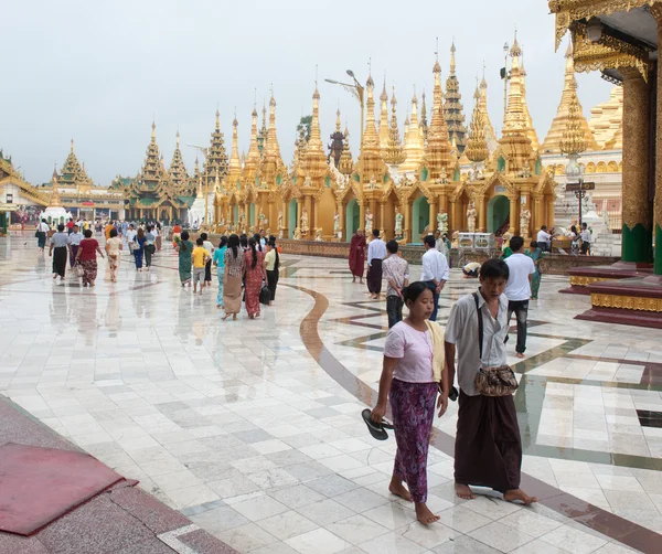 Shwedagon pagoda in Rangoon / Yangon — Foto Stock