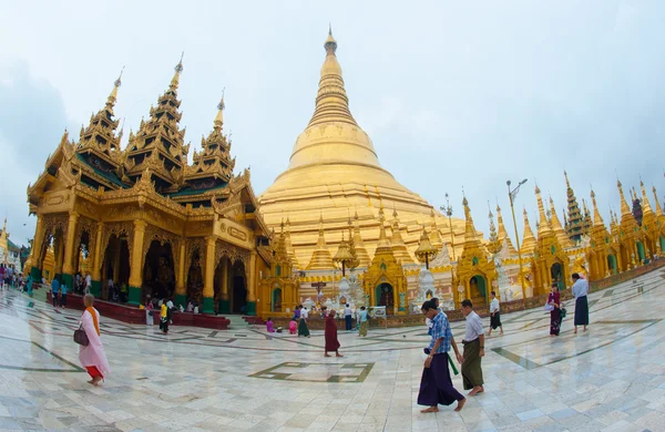 Shwedagon pagoda in Rangoon / Yangon — Foto Stock