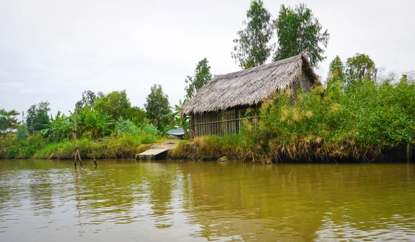 House by the river — Stock Photo, Image