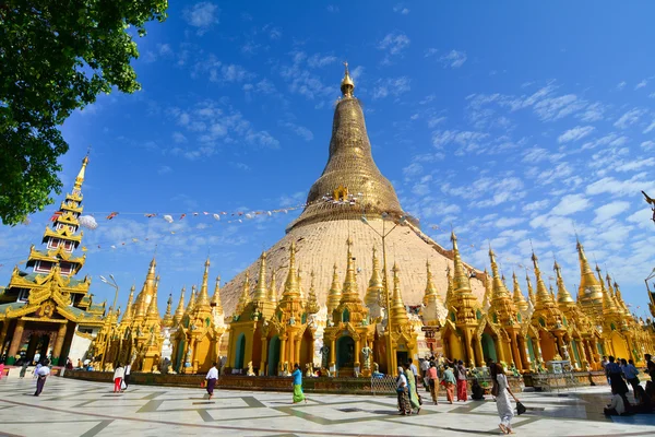 Shwedagon pagoda in Rangoon / Yangon — Foto Stock