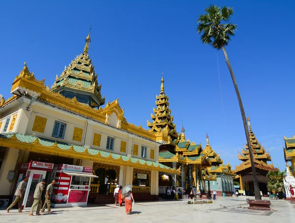 Shwedagon pagoda in Yangon, Myanmar — Stok fotoğraf