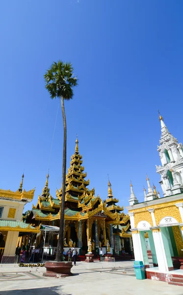 Shwedagon Pagoda ในย่างกุ้ง ประเทศพม่า — ภาพถ่ายสต็อก