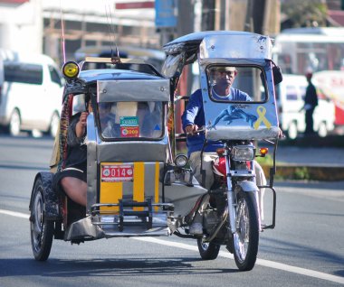 Üç tekerlekli bisiklet sokakta, Boracay, Filipinler