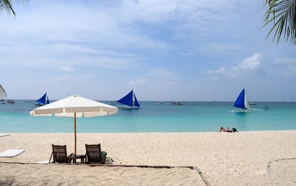 Lettini sulla spiaggia solitaria, Boracay — Foto Stock