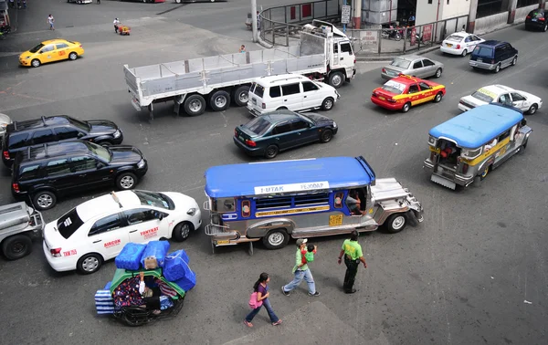 Tráfico de coches en las calles de Manila —  Fotos de Stock