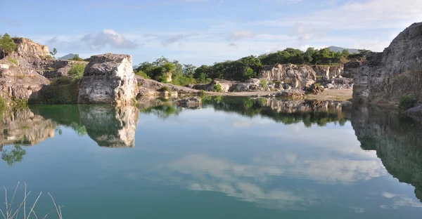 Lago de montaña en la ciudad de Chau Doc — Foto de Stock