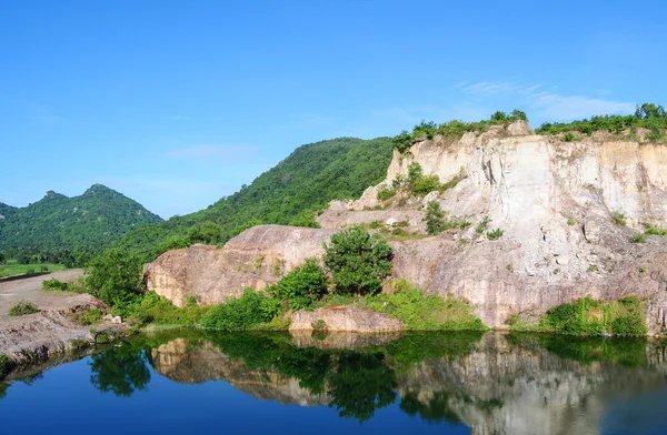 Lago de montaña en la ciudad de Chau Doc — Foto de Stock