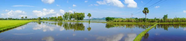 Montanha lago em Chau Doc cidade — Fotografia de Stock