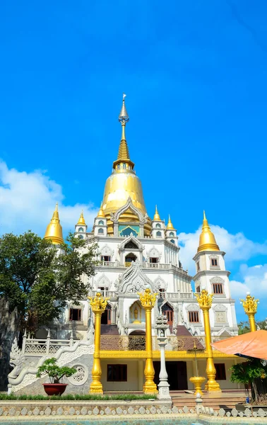 Thai-style temple in Saigon, Vietnam — Stock Photo, Image