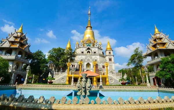 Thai-style temple in Saigon, Vietnam — Stock Photo, Image