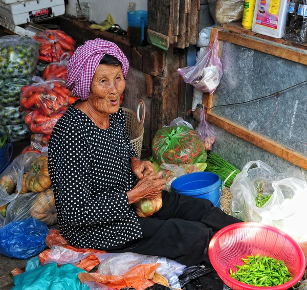 Life of Vietnamese vendors in Saigon