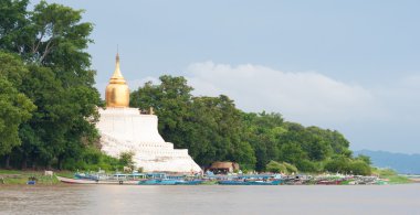 Met-phaya, pagoda Bagan nehire yakın