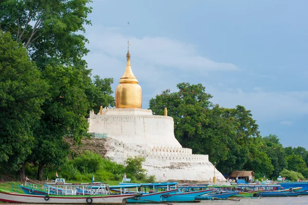 Bu-phaya, the pagoda close to the river in Bagan — Stock Photo, Image