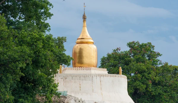 Bu-phaya, the pagoda close to the river in Bagan — Stock Photo, Image