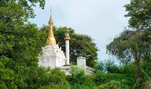 Bu-phaya, pagoda blisko rzeki w Bagan — Zdjęcie stockowe