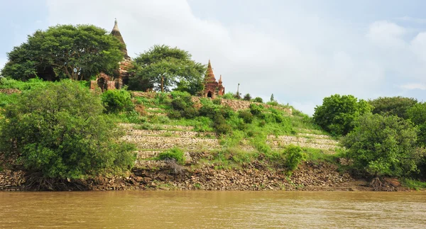 Many temples near the Irrawaddy river, Bagan — Stock Photo, Image