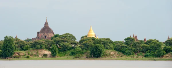 Many temples near the Irrawaddy river, Bagan — Stock Photo, Image